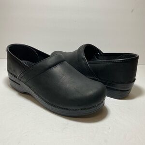 Dansko Women's Profesional Black LeatherComfort Clogs Women's Size 39 US 8.5-9